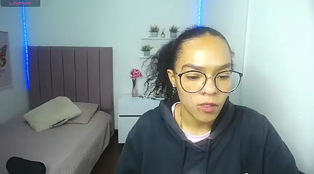 Snapshot of Nina_lovee_ chatting on 12.26.24 Nina lovee online show from 12.26.24