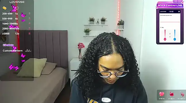 Snapshot of Nina_lovee_ chatting on 12.27.24 Nina lovee online show from 12.27.24