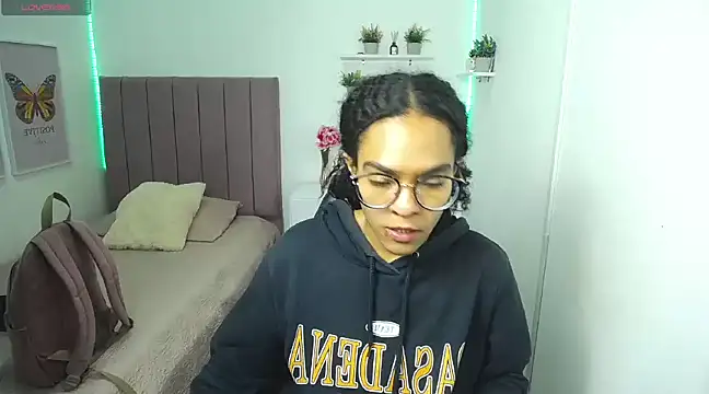 Snapshot of Nina_lovee_ chatting on 12.28.24 Nina lovee online show from 12.28.24