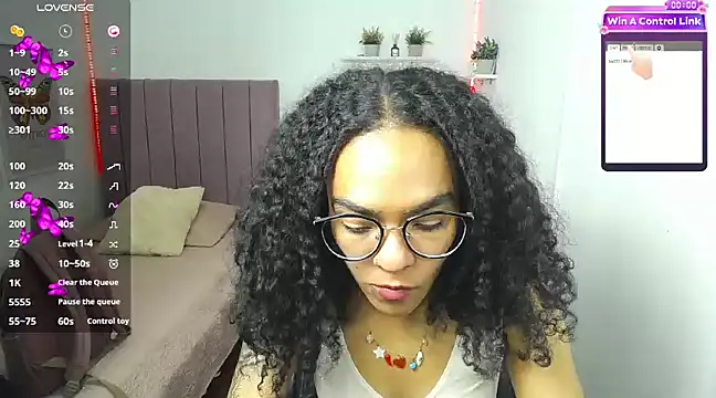 Snapshot of Nina_lovee_ chatting on 12.28.24 Nina lovee online show from 12.28.24