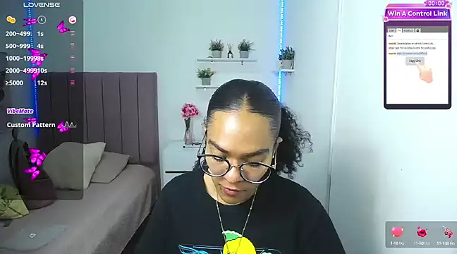 Snapshot of Nina_lovee_ chatting on 12.30.24 Nina lovee online show from 12.30.24