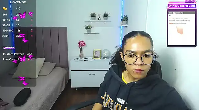 Snapshot of Nina_lovee_ chatting on 12.31.24 Nina lovee online show from 12.31.24