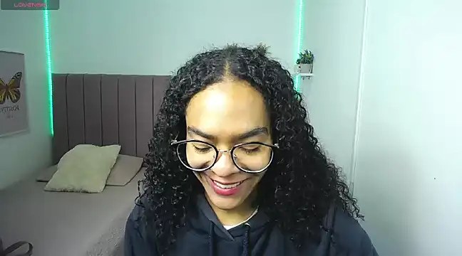 Snapshot of Nina_lovee_ chatting on 01.04.25 Nina lovee online show from 01.04.25