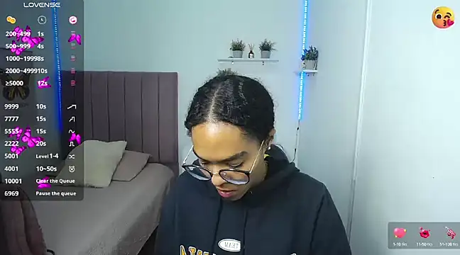 Snapshot of Nina_lovee_ chatting on 01.04.25 Nina lovee online show from 01.04.25