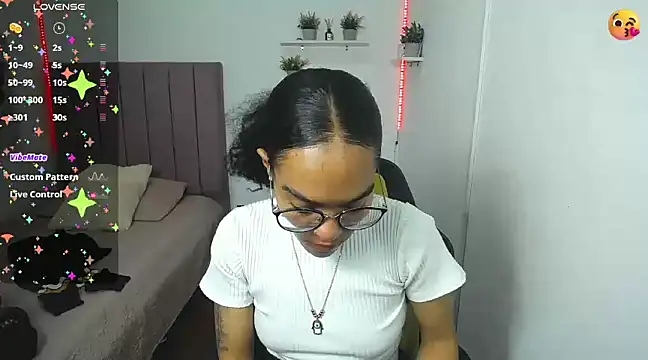 Snapshot of Nina_lovee_ chatting on 01.08.25 Nina lovee online show from 01.08.25