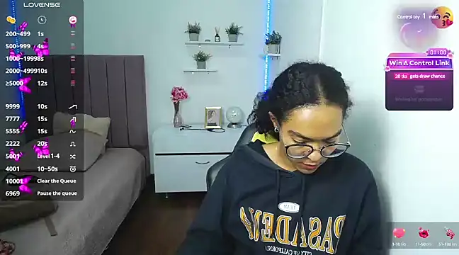 Snapshot of Nina_lovee_ chatting on 01.14.25 Nina lovee online show from 01.14.25