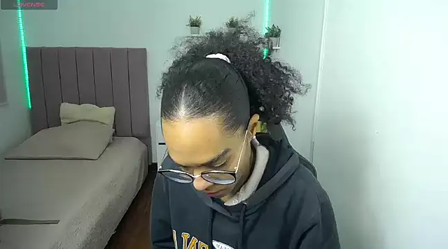 Snapshot of Nina_lovee_ chatting on 01.15.25 Nina lovee online show from 01.15.25