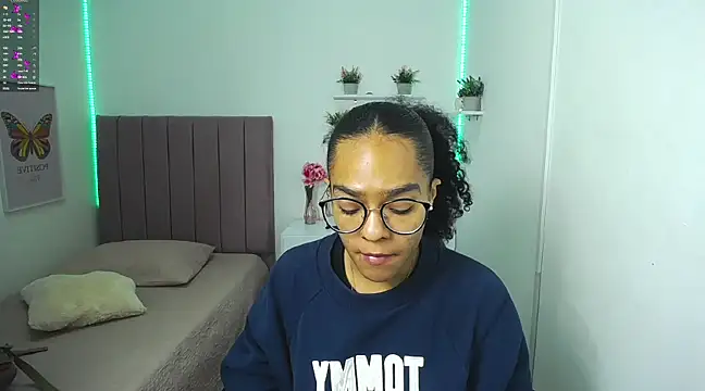 Snapshot of Nina_lovee_ chatting on 02.04.25 Nina lovee online show from 02.04.25