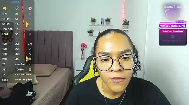 Snapshot of Nina_lovee_ chatting on 02.04.25 Nina lovee online show from 02.04.25