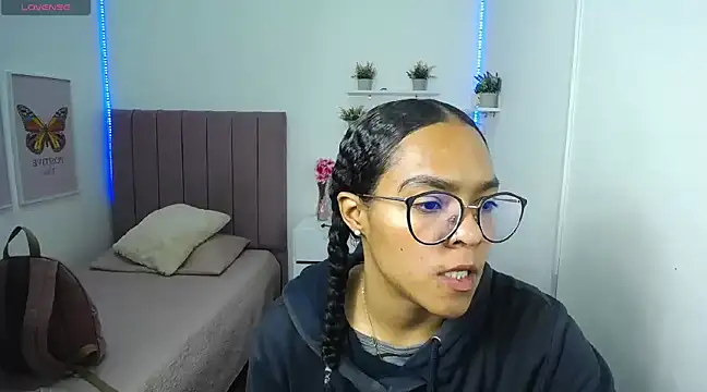 Snapshot of Nina_lovee_ chatting on 02.06.25 Nina lovee online show from 02.06.25