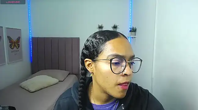 Snapshot of Nina_lovee_ chatting on 02.08.25 Nina lovee online show from 02.08.25