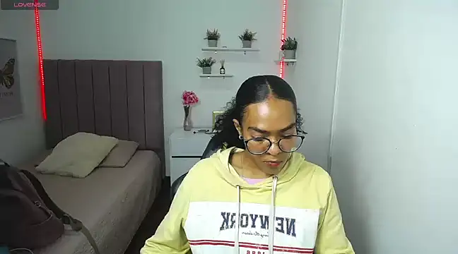 Snapshot of Nina_lovee_ chatting on 02.12.25 Nina lovee online show from 02.12.25