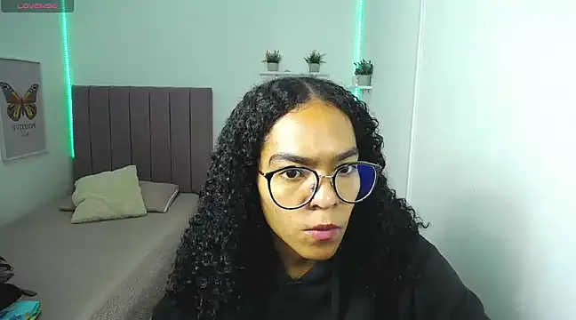 Snapshot of Nina_lovee_ chatting on 02.17.25 Nina lovee online show from 02.17.25