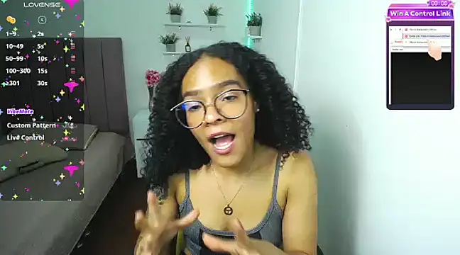 Snapshot of Nina_lovee_ chatting on 02.19.25 Nina lovee online show from 02.19.25