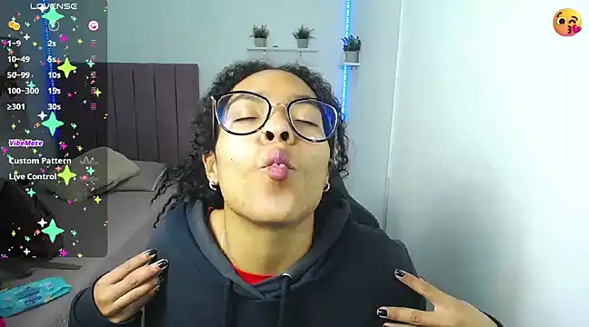 Snapshot of Nina_lovee_ chatting on 02.22.25 Nina lovee online show from 02.22.25