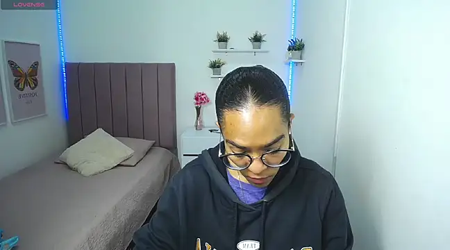 Snapshot of Nina_lovee_ chatting on 02.28.25 Nina lovee online show from 02.28.25