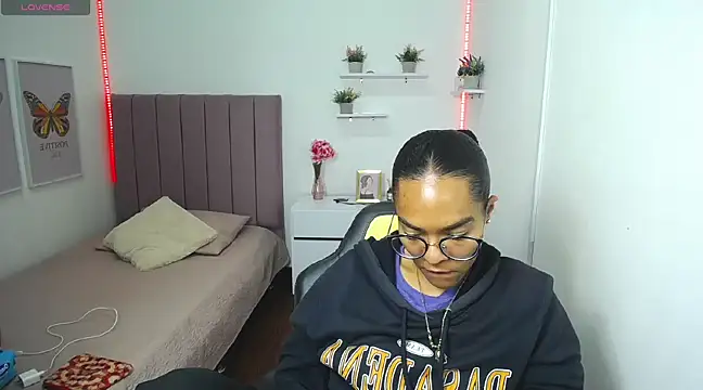 Snapshot of Nina_lovee_ chatting on 02.28.25 Nina lovee online show from 02.28.25