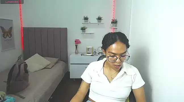 Snapshot of Nina_lovee_ chatting on 03.04.25 Nina lovee online show from 03.04.25