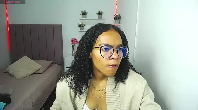 Snapshot of Nina_lovee_ chatting on 03.05.25 Nina lovee online show from 03.05.25