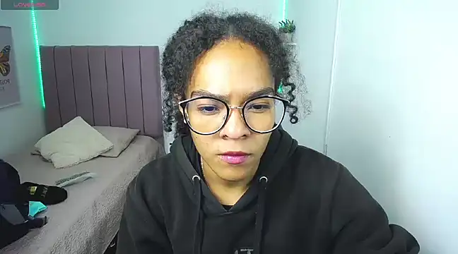 Snapshot of Nina_lovee_ chatting on 03.10.25 Nina lovee online show from 03.10.25