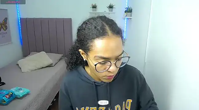 Snapshot of Nina_lovee_ chatting on 03.11.25 Nina lovee online show from 03.11.25