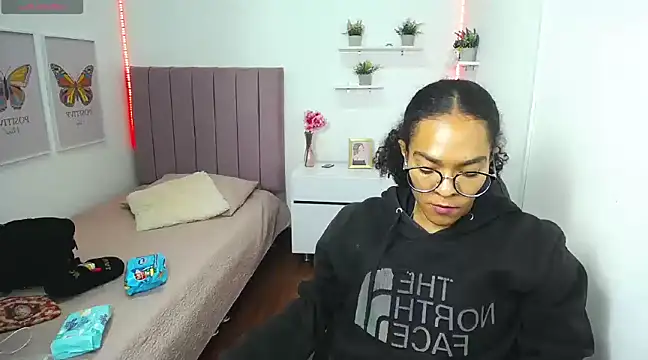 Snapshot of Nina_lovee_ chatting on 03.12.25 Nina lovee online show from 03.12.25