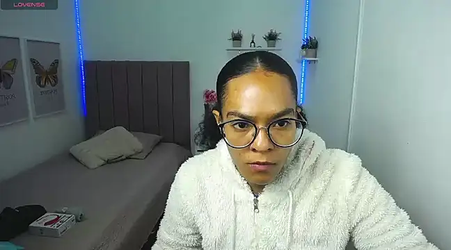 Snapshot of Nina_lovee_ chatting on 03.14.25 Nina lovee online show from 03.14.25