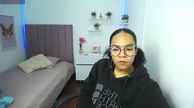 Snapshot of Nina_lovee_ chatting on 03.15.25 Nina lovee online show from 03.15.25