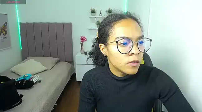 Snapshot of Nina_lovee_ chatting on 03.18.25 Nina lovee online show from 03.18.25