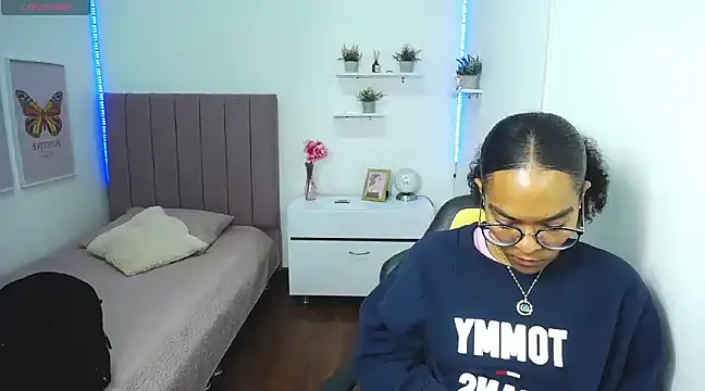 Snapshot of Nina_lovee_ chatting on 03.20.25 Nina lovee online show from 03.20.25