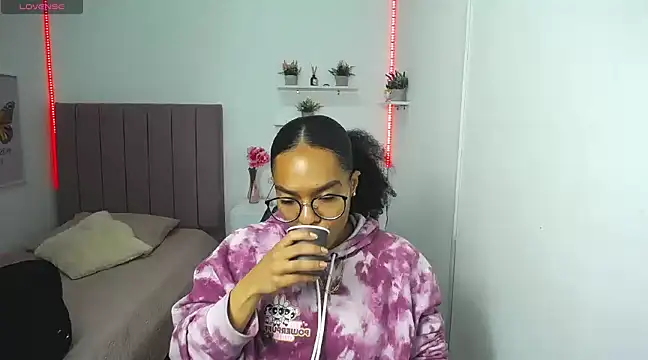 Snapshot of Nina_lovee_ chatting on 03.21.25 Nina lovee online show from 03.21.25