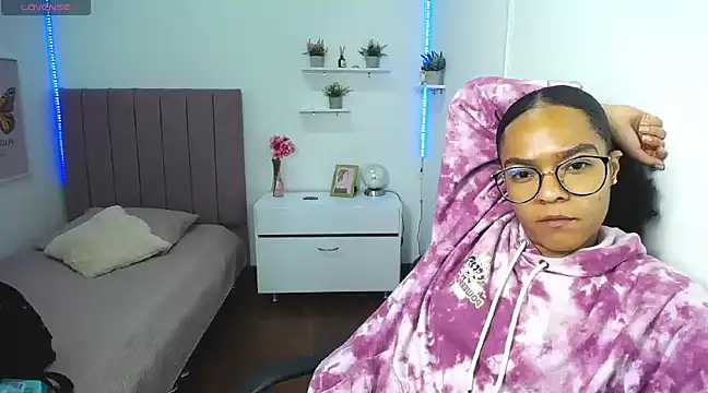 Snapshot of Nina_lovee_ chatting on 03.21.25 Nina lovee online show from 03.21.25