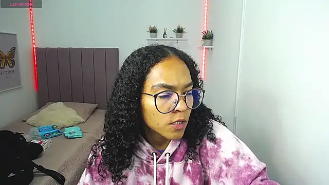 Snapshot of Nina_lovee_ chatting on 03.22.25 Nina lovee online show from 03.22.25