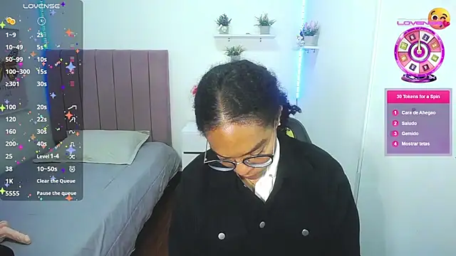 Snapshot of Nina_lovee_ chatting on 09.16.25 Nina lovee online show from 09.16.25