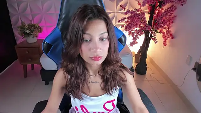 Snapshot of cora_22 chatting on 01.25.25 cora 22 online show from 01.25.25