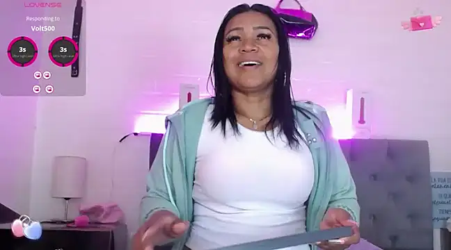 Snapshot of louise_nails chatting on 01.16.25 louise nails online show from 01.16.25