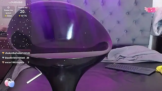 Snapshot of louise_nails chatting on 02.06.25 louise nails online show from 02.06.25