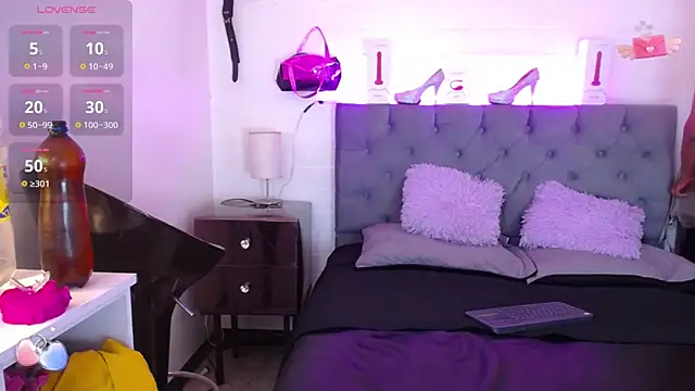 Snapshot of louise_nails chatting on 02.12.25 louise nails online show from 02.12.25