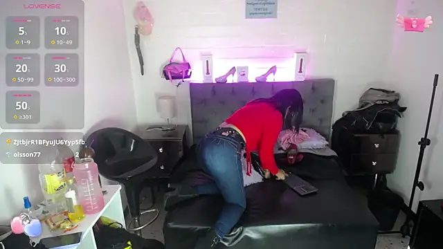 Snapshot of louise_nails chatting on 02.23.25 louise nails online show from 02.23.25