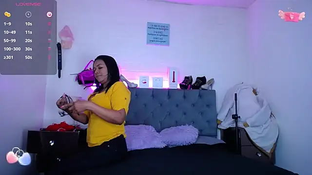 Snapshot of louise_nails chatting on 03.20.25 louise nails online show from 03.20.25