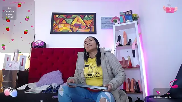 Snapshot of louise_nails chatting on 09.26.25 louise nails online show from 09.26.25