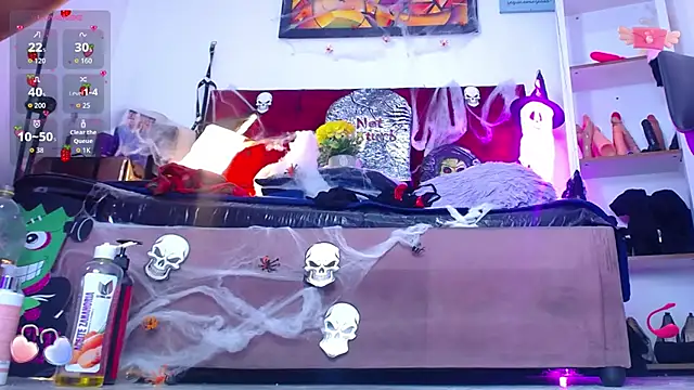 Snapshot of louise_nails chatting on 10.21.25 louise nails online show from 10.21.25