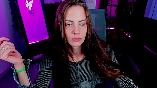 EmilyWilden online show from 10.22.25