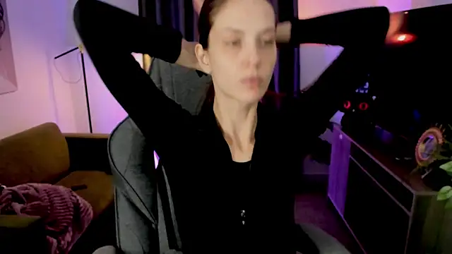 EmilyWilden online show from 10.27.25