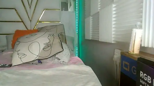 Snapshot of SexyyNana chatting on 06.11.26 SexyyNana online show from 06.11.26