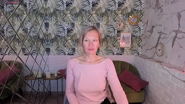 Snapshot of NancyGrace chatting on 09.24.25 NancyGrace online show from 09.24.25