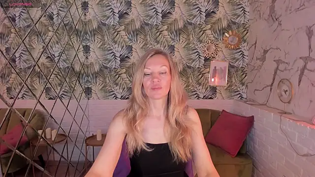 Snapshot of NancyGrace chatting on 10.14.25 NancyGrace online show from 10.14.25