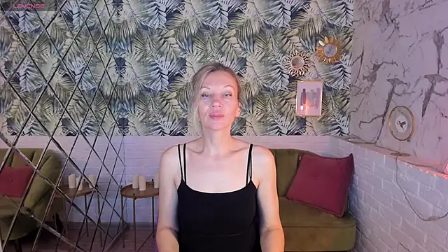 Snapshot of NancyGrace chatting on 10.25.25 NancyGrace online show from 10.25.25