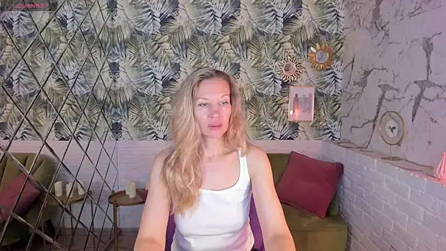 Snapshot of NancyGrace chatting on 10.26.25 NancyGrace online show from 10.26.25