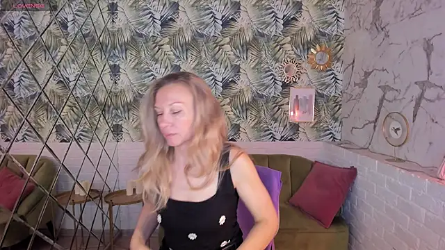 Snapshot of NancyGrace chatting on 10.29.25 NancyGrace online show from 10.29.25